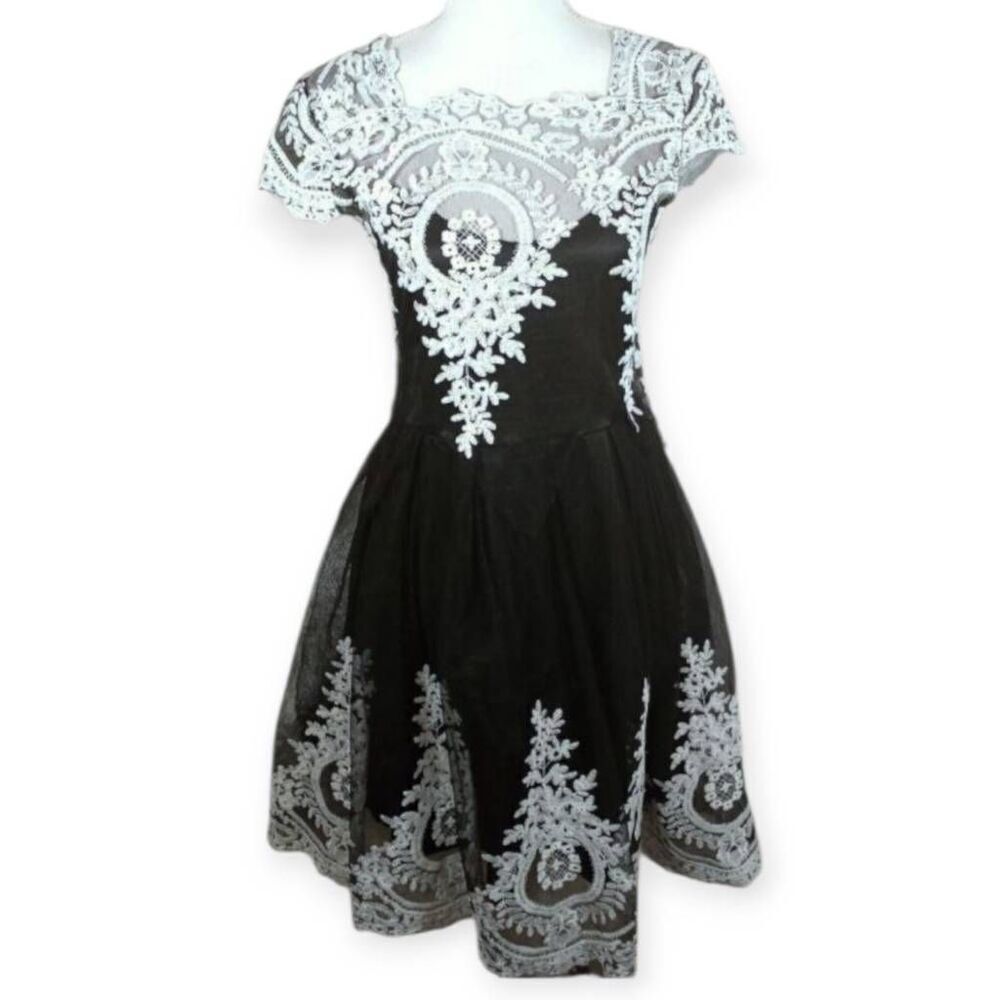 BLACK & WHITE DRESS SZ.S/M EUC